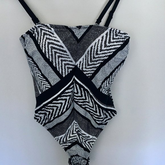 Kenneth Cole One Piece Geometric Swimsuit Size L - Picture 1 of 8
